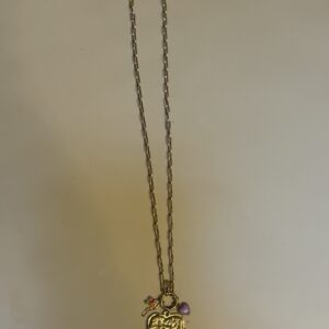 Lange goudkleurige ketting met hartbedel
