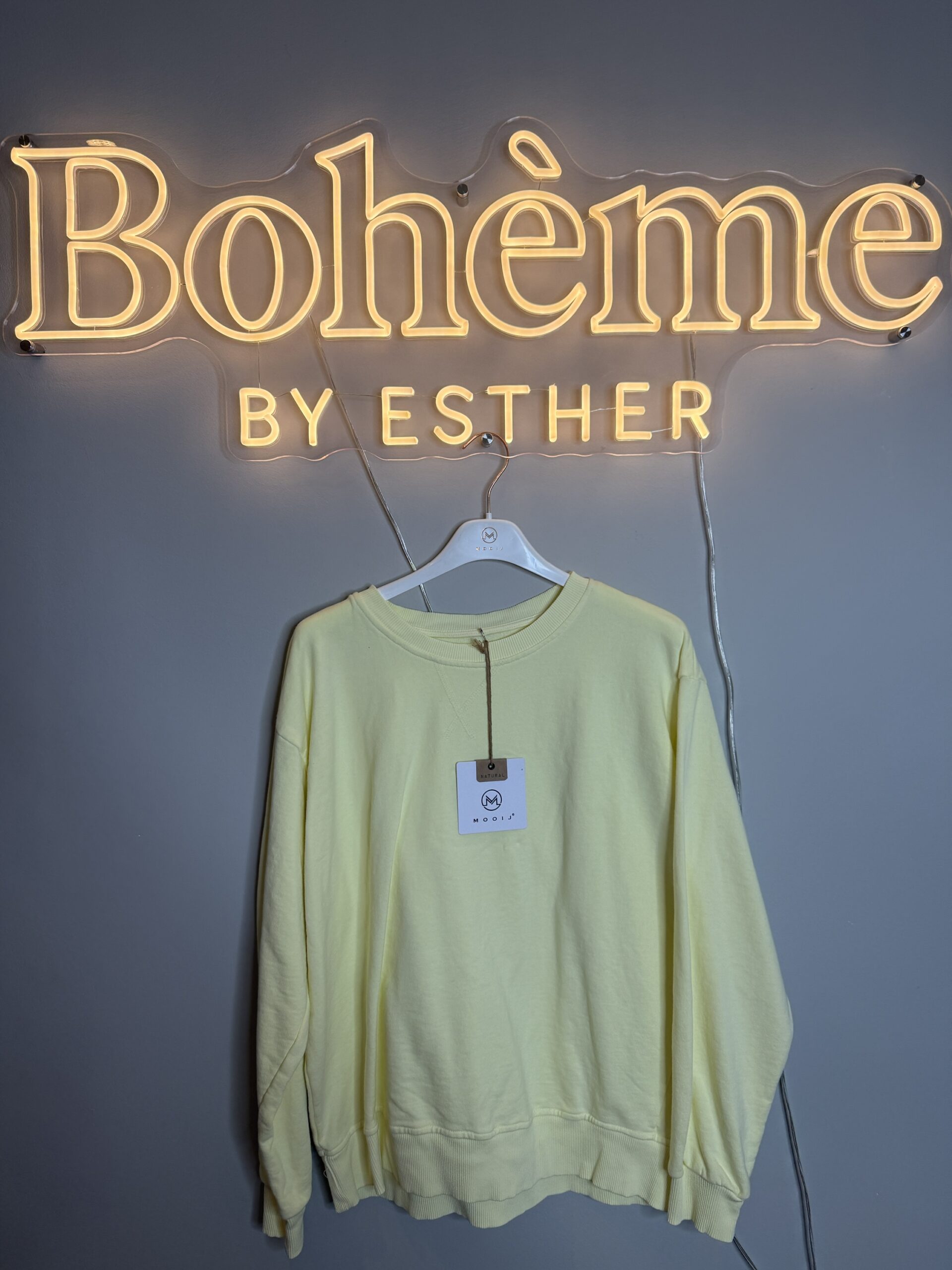 Stonewashed Sweater geel