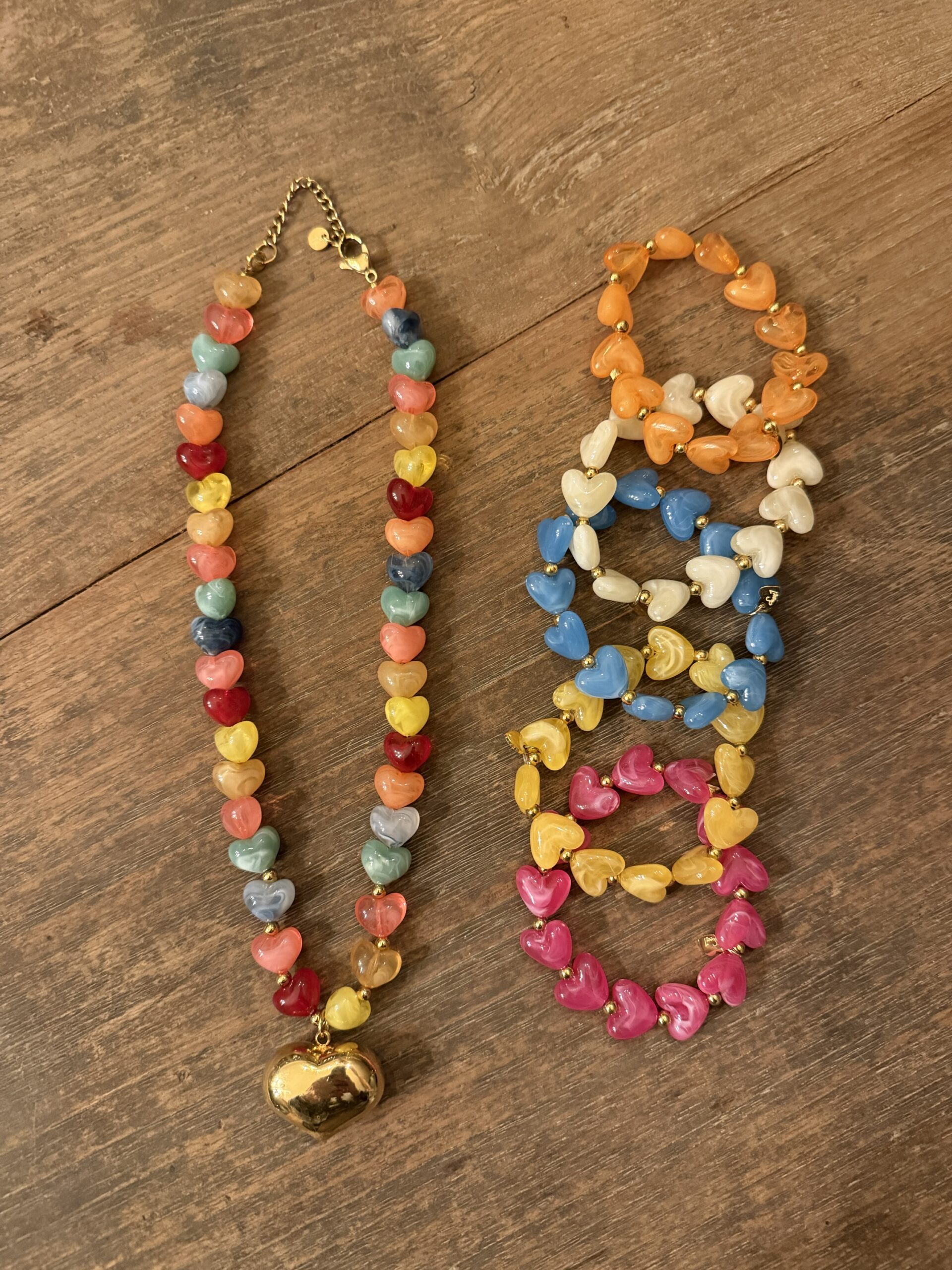 Multi colour hartjes ketting